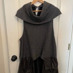 Alembika size M hi-low sleeveless knit top with gorgeous collar
